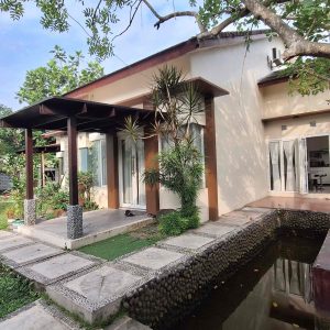 Rumah Uniq dan luas di Pucangsawit Kartosuro